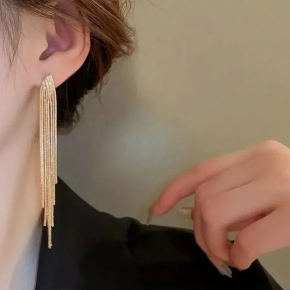 NEW Natalia Retro Gold Chain Fringe Earrings - Picture 1 of 4
